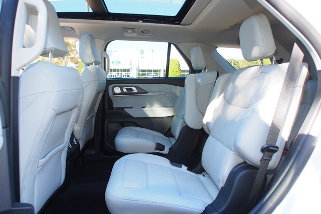 Certified 2025 Ford Explorer Platinum w/ Ultimate Package AWD/4WD image 24
