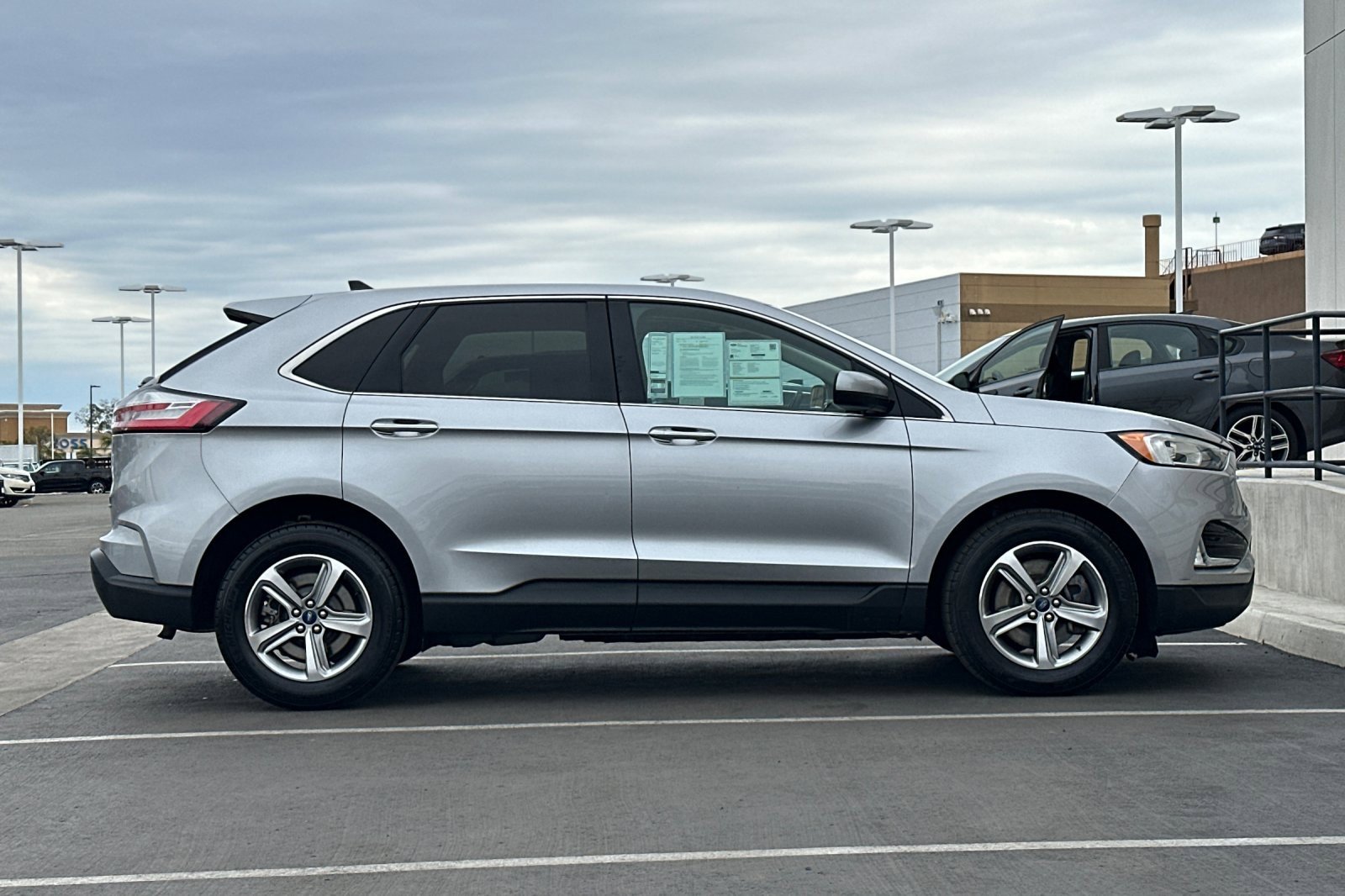 Certified 2022 Ford Edge SEL w/ Convenience Package image 2