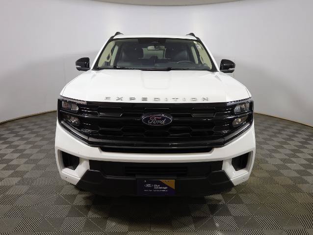 Certified 2025 Ford Expedition Active AWD/4WD image 3