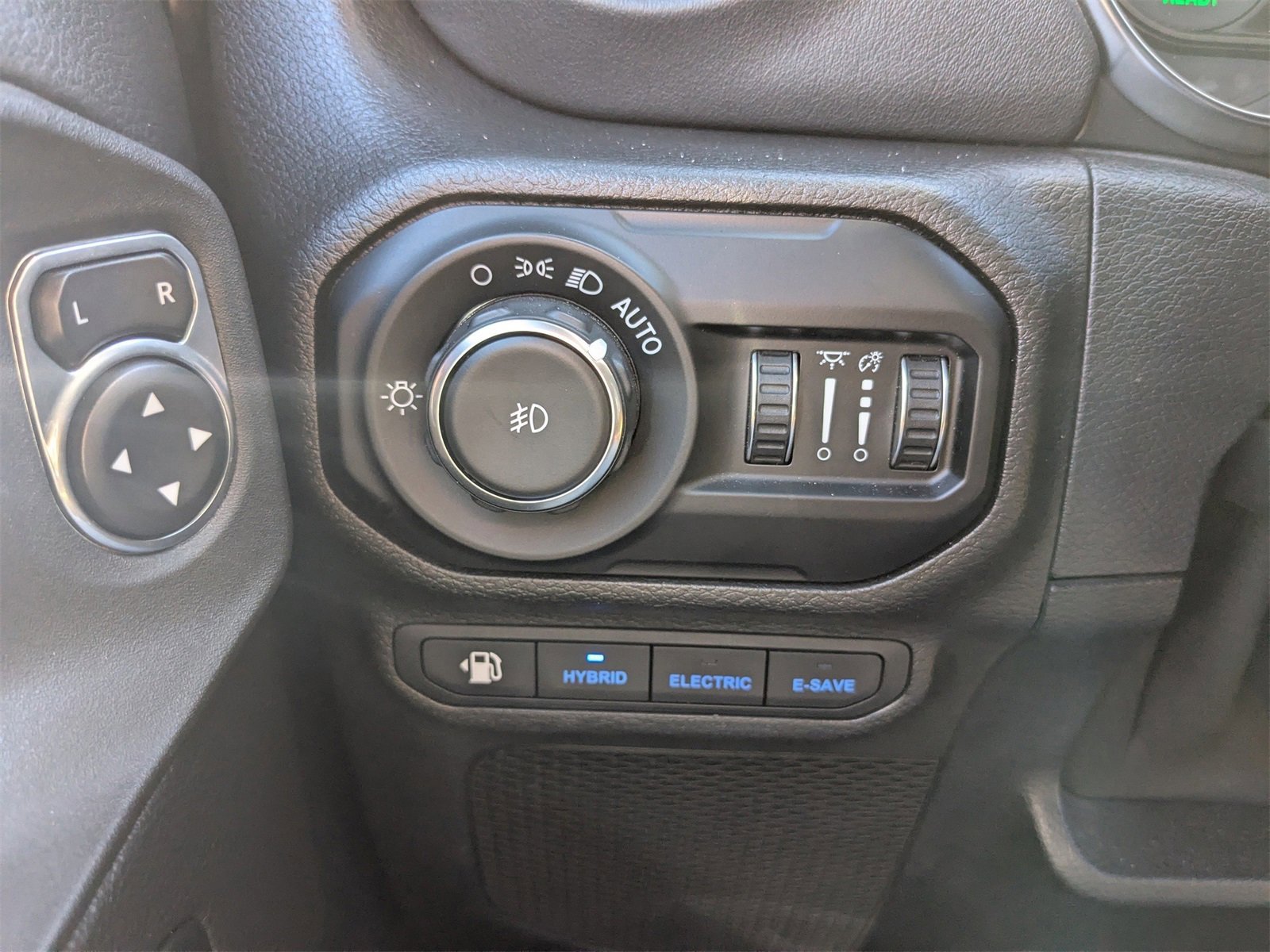 Used 2021 Jeep Wrangler Unlimited Sahara w/ Cold Weather Group image 27