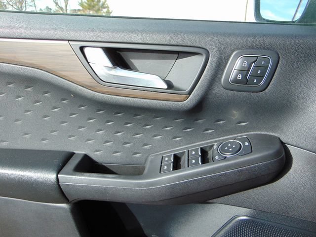Certified 2020 Ford Escape Titanium AWD/4WD image 19
