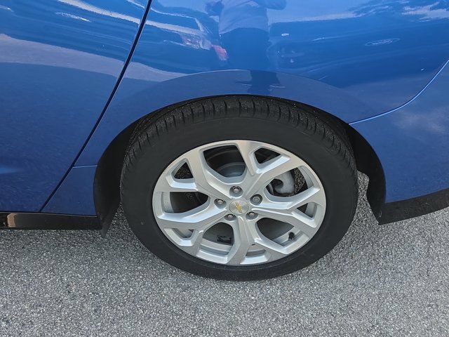 Used 2017 Chevrolet Volt Premier w/ Driver Confidence II Package FWD image 9