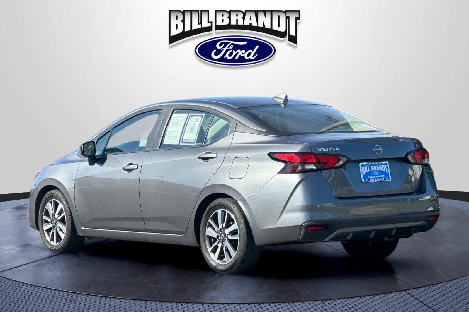 Used 2023 Nissan Versa SV FWD image 5