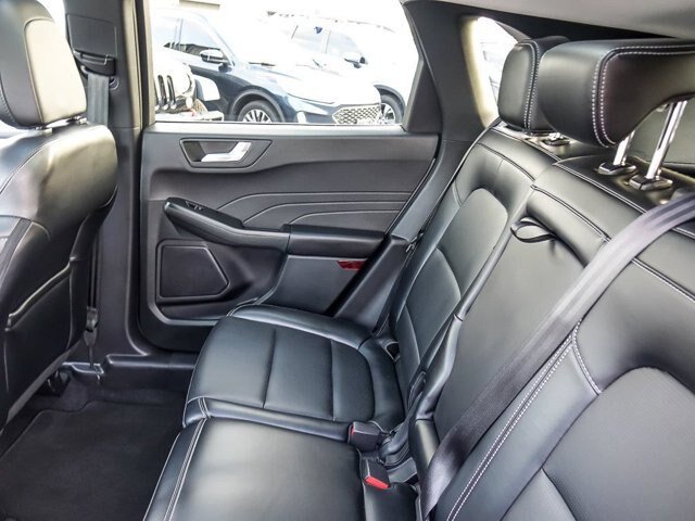 Certified 2025 Ford Escape Platinum AWD/4WD image 18