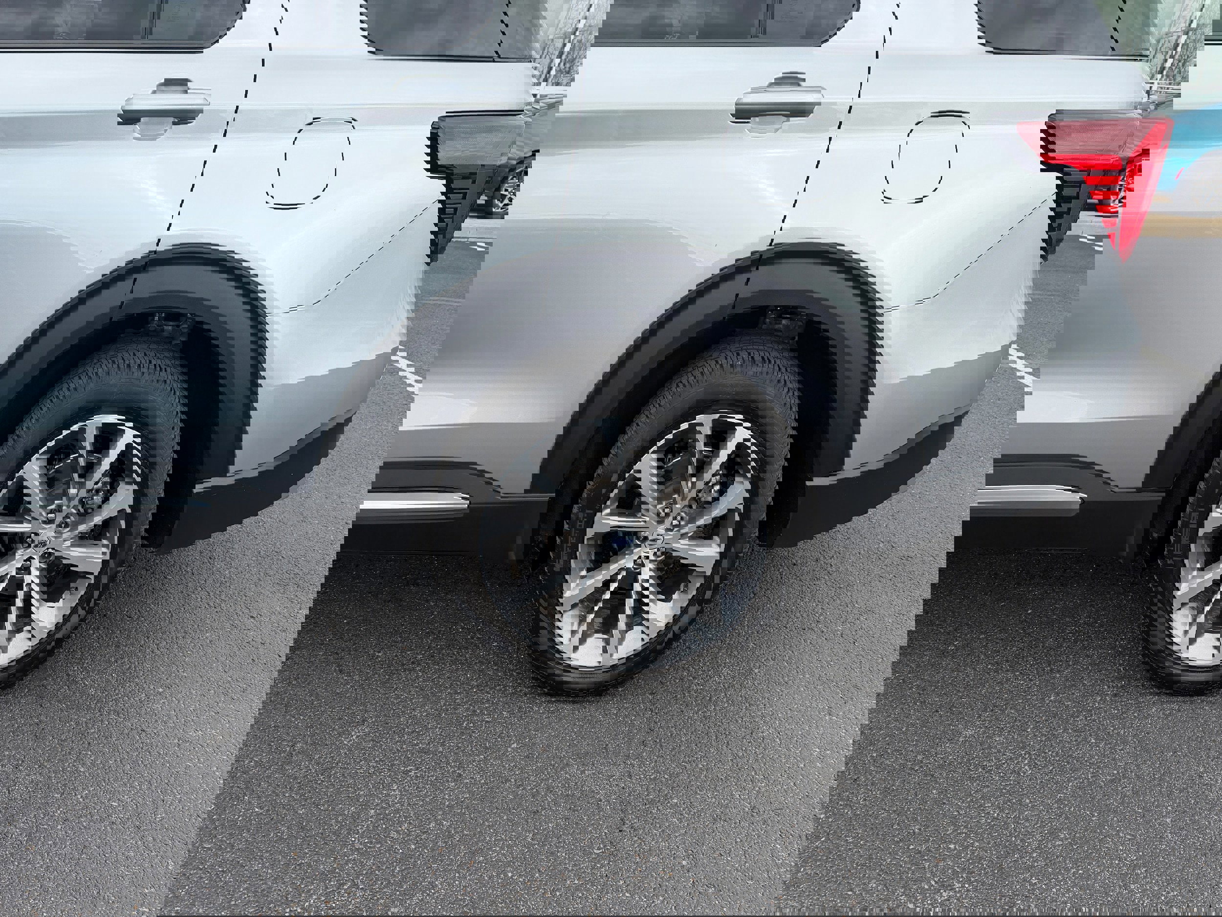 Certified 2025 Ford Explorer Platinum w/ Ultimate Package image 10