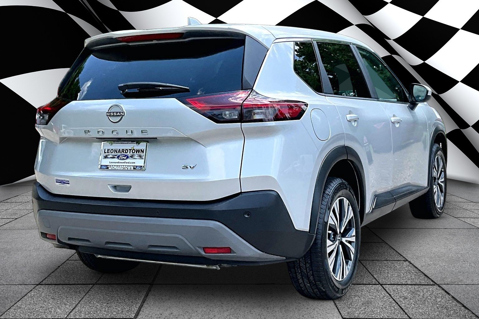 Used 2023 Nissan Rogue SV FWD image 2