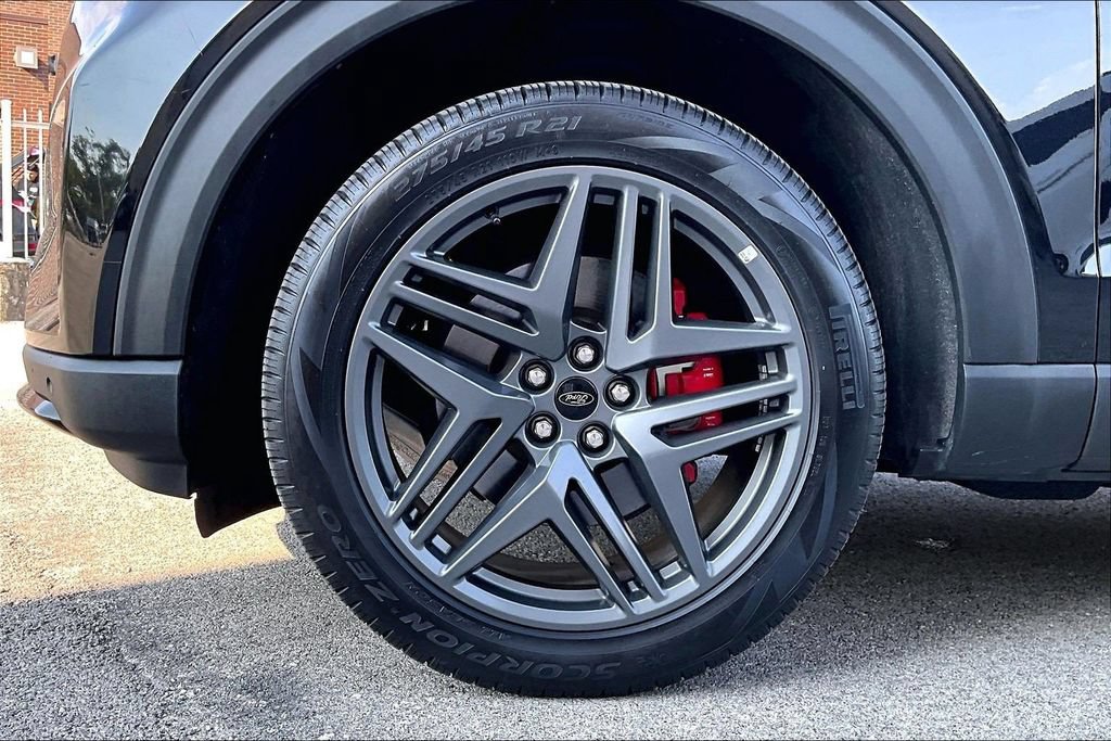 Certified 2025 Ford Explorer ST-Line w/ ST-Line Street Pack AWD/4WD image 9