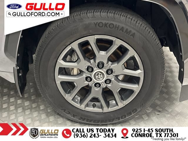 Used 2024 Toyota Sequoia Platinum AWD/4WD image 33
