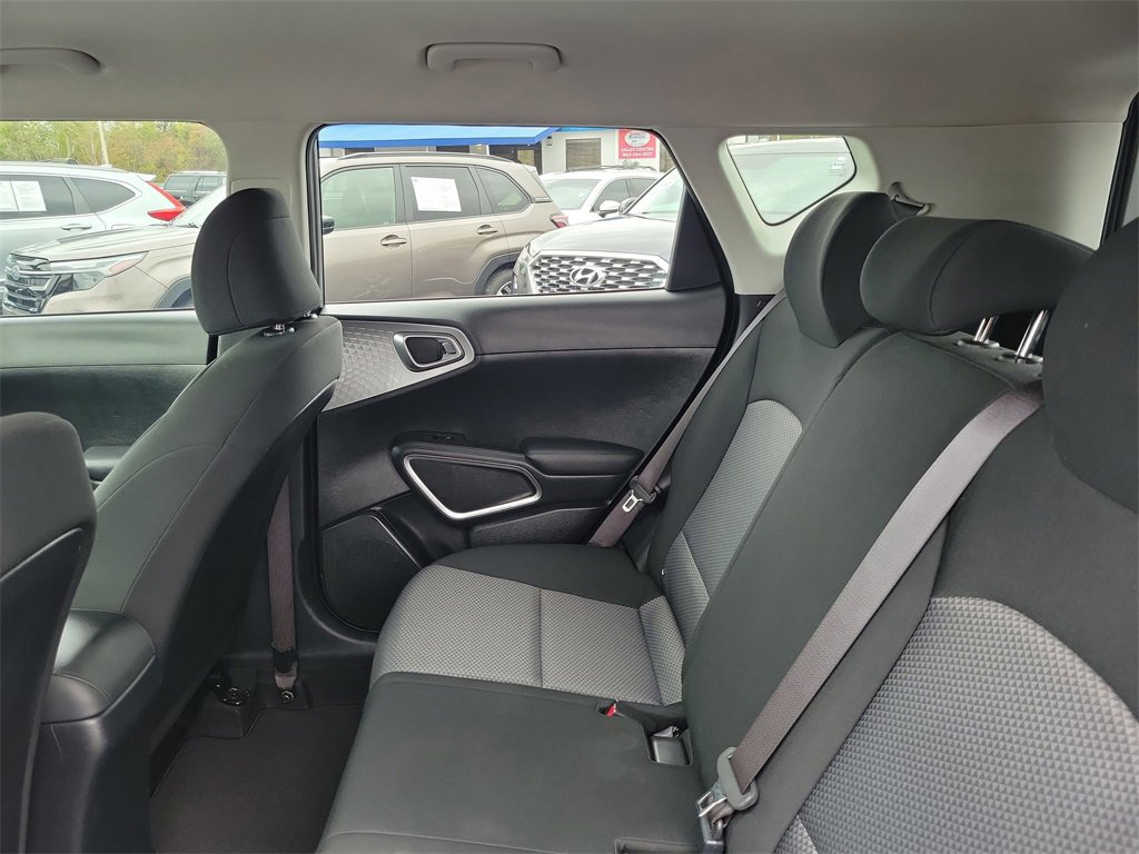 Used 2025 Kia Soul LX w/ LX Technology Package image 9