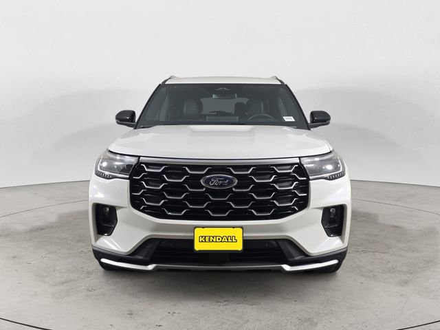 Certified 2025 Ford Explorer Platinum w/ Ultimate Package AWD/4WD image 8