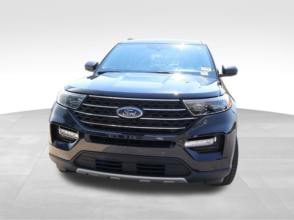 Certified 2021 Ford Explorer XLT w/ Equipment Group 202A AWD/4WD image 4