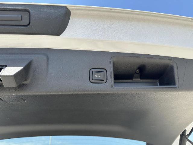 Used 2022 GMC Terrain SLT w/ Infotainment Package II AWD/4WD image 38