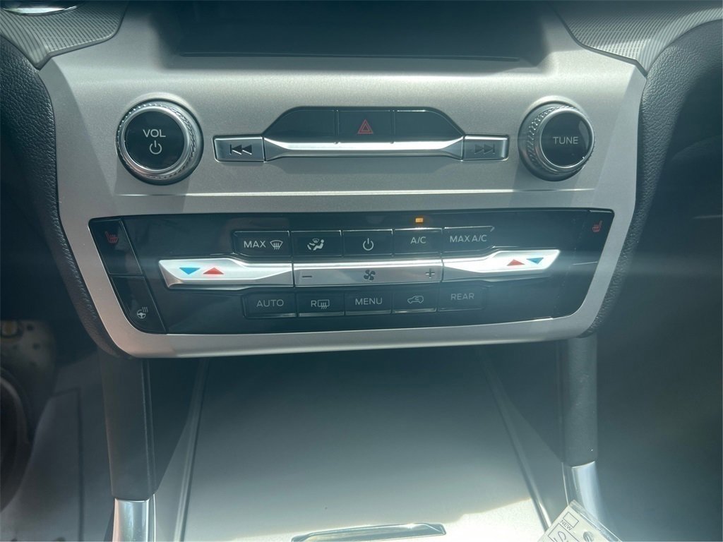 Certified 2022 Ford Explorer XLT w/ Equipment Group 202A image 24