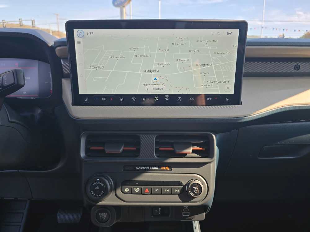 Certified 2025 Ford Maverick Lariat AWD/4WD image 12