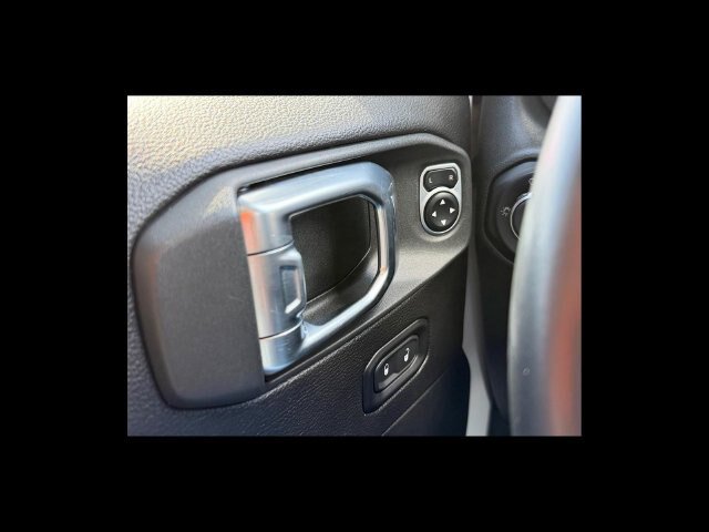 Used 2019 Jeep Wrangler Unlimited Sahara w/ Safety Group AWD/4WD image 17