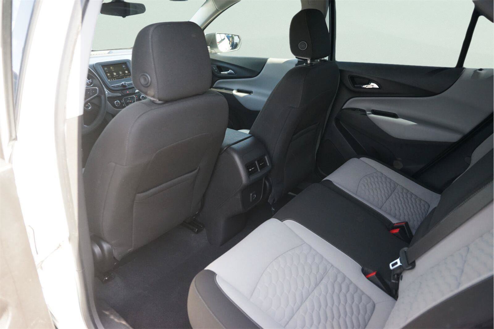 Used 2019 Chevrolet Equinox LS FWD image 11