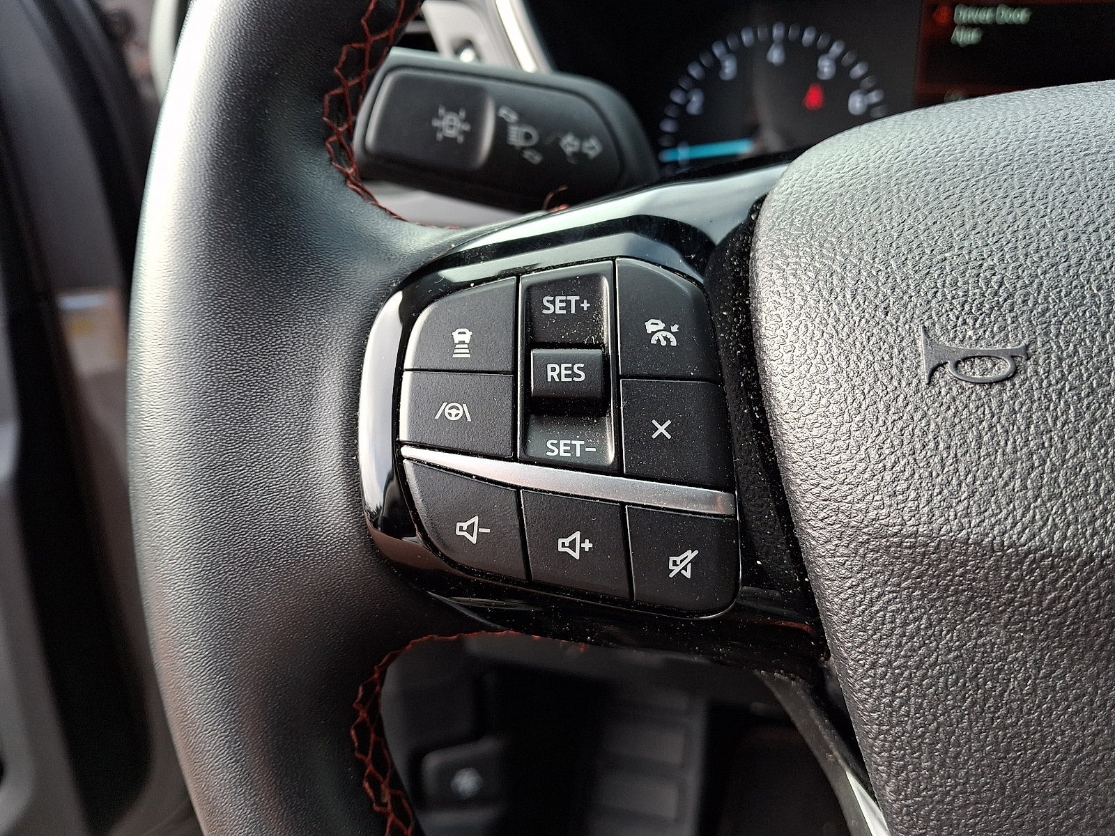 Certified 2022 Ford Escape SEL w/ SEL Stealth AWD Package image 23