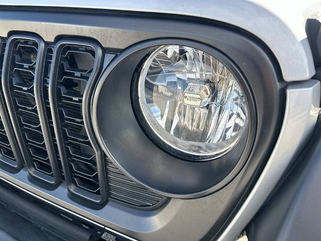 Used 2024 Jeep Wrangler Unlimited Sport AWD/4WD image 10