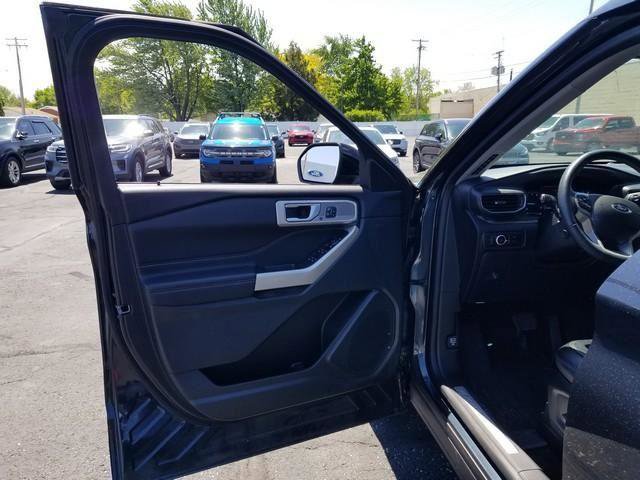 Certified 2023 Ford Explorer Limited w/ Equipment Group 301A AWD/4WD image 10