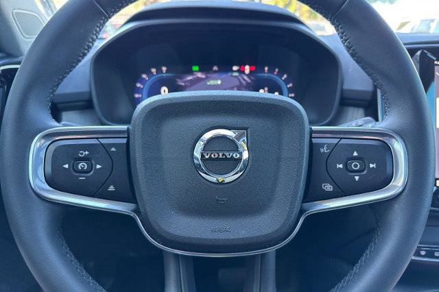 Used 2023 Volvo XC40 B5 Ultimate w/ Protection Package Premier image 28