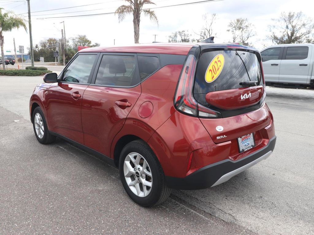 Used 2025 Kia Soul LX w/ LX Technology Package image 3