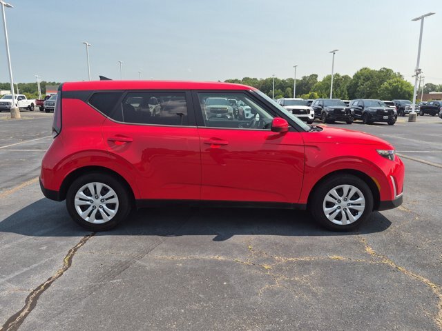 Used 2023 Kia Soul LX FWD image 3