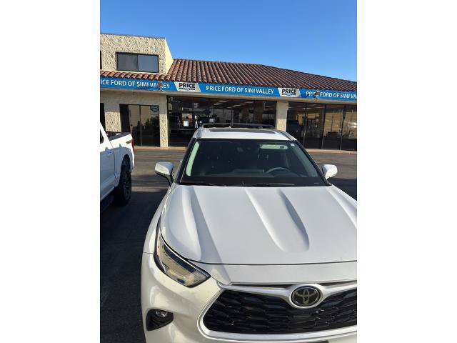 Used 2025 Toyota Highlander XLE FWD image 7
