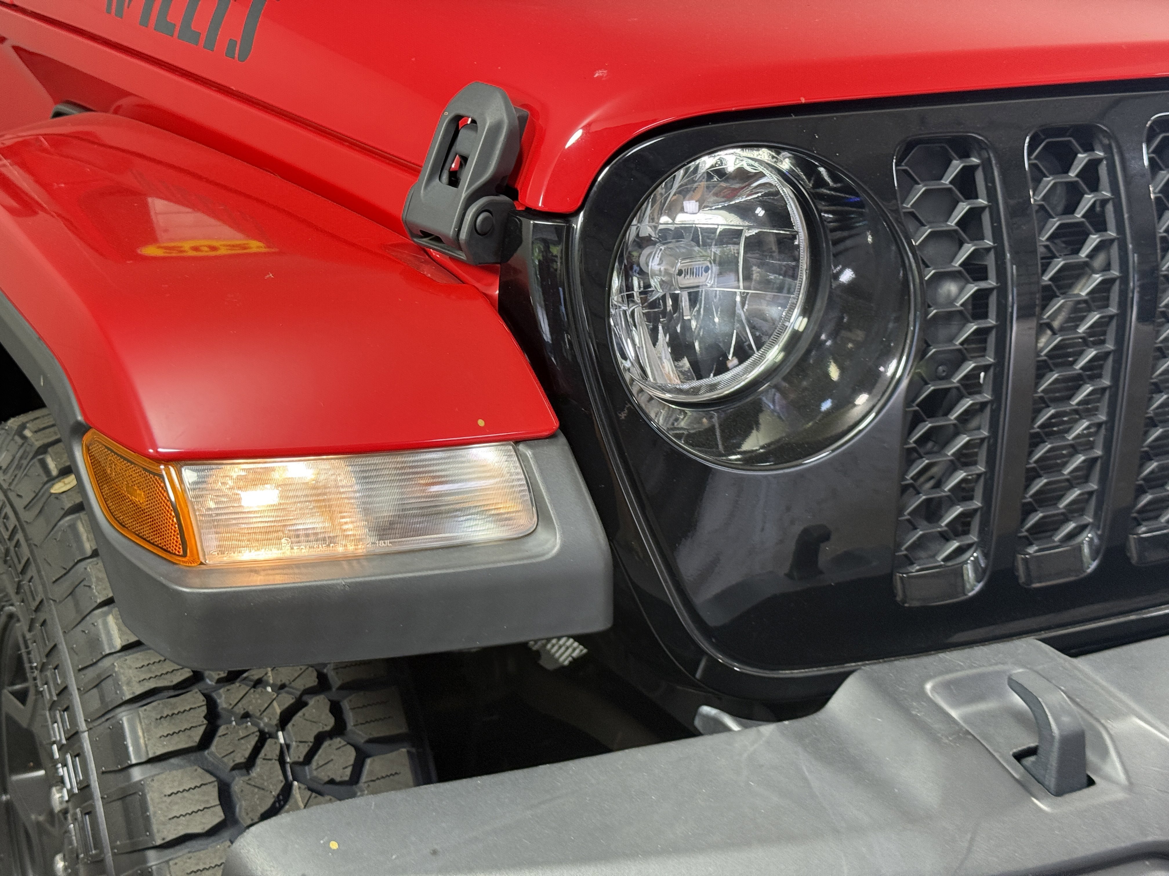 Used 2021 Jeep Gladiator Sport AWD/4WD image 7