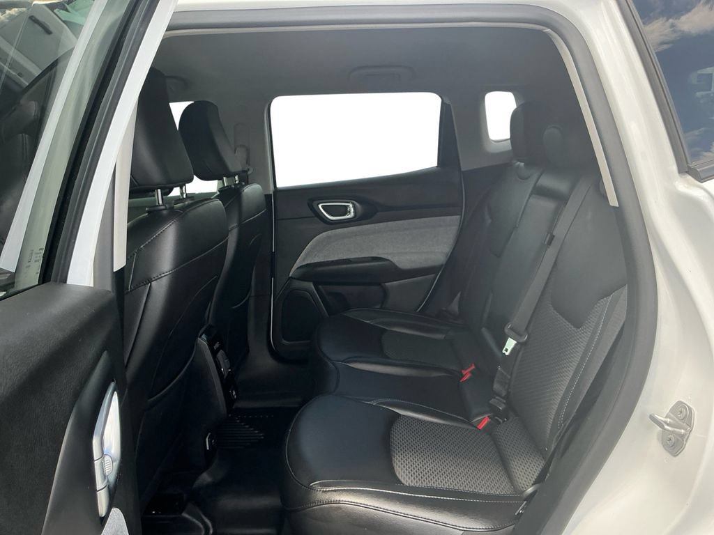Used 2022 Jeep Compass Latitude FWD image 21