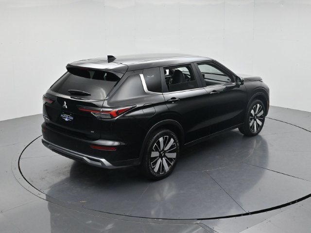 Used 2025 Mitsubishi Outlander SE FWD image 44