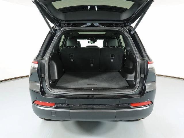 Used 2024 Jeep Grand Cherokee Limited w/ Luxury Tech Group II AWD/4WD image 6