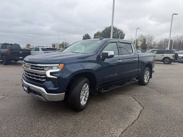 Used 2023 Chevrolet Silverado 1500 LTZ AWD/4WD image 3