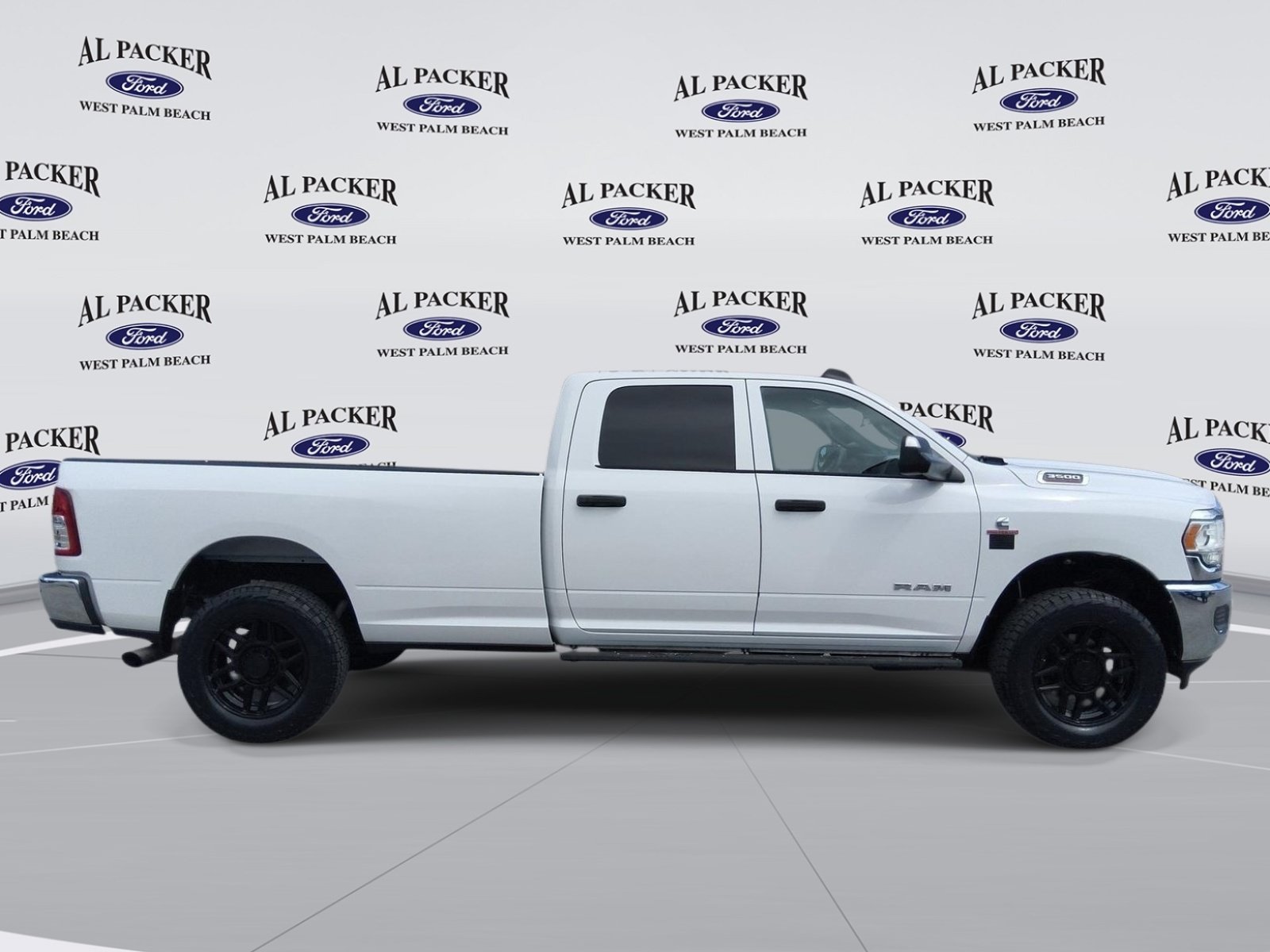 Used 2022 RAM 3500 Tradesman w/ Chrome Appearance Group AWD/4WD image 8