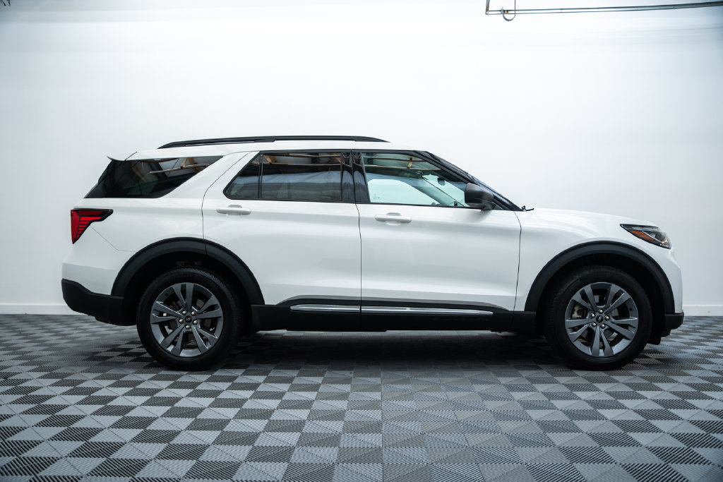 Certified 2025 Ford Explorer Active w/ Active Comfort Package AWD/4WD image 4