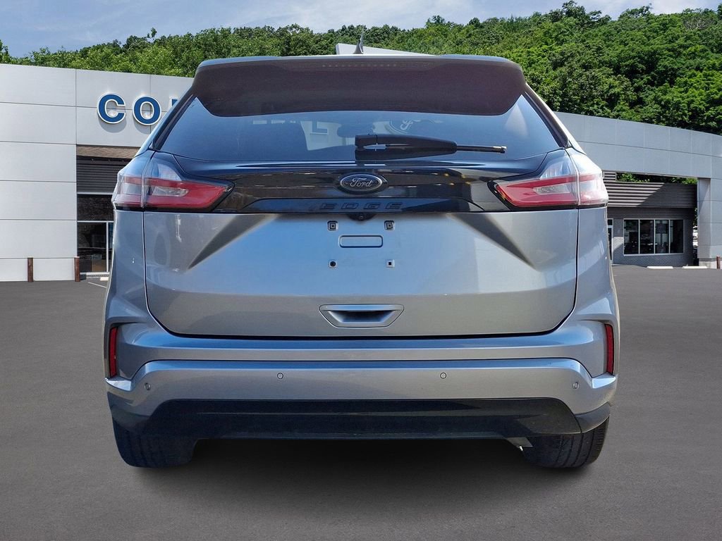 Certified 2022 Ford Edge SE w/ Black Appearance Package image 3