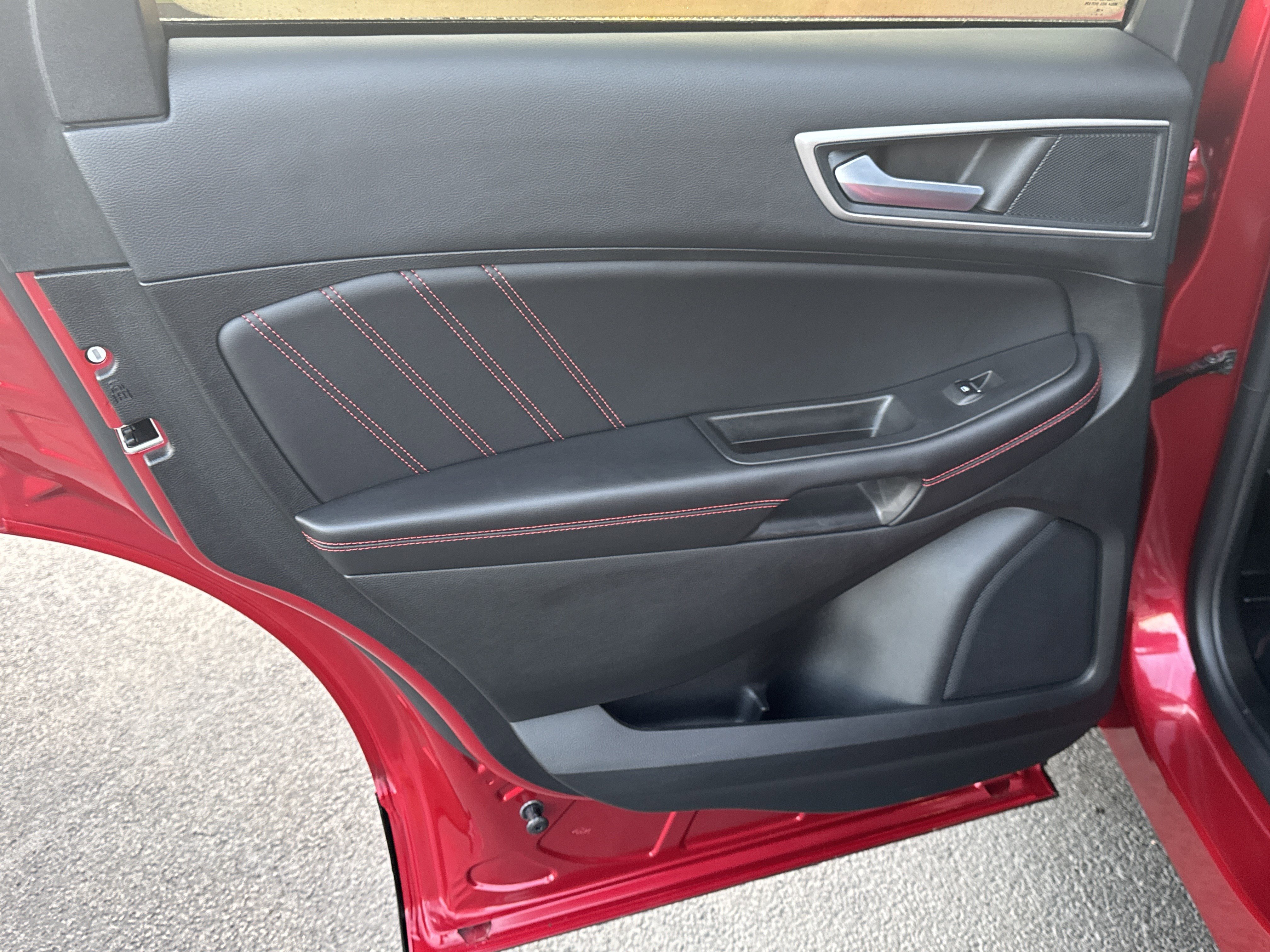 Certified 2024 Ford Edge ST-Line image 25