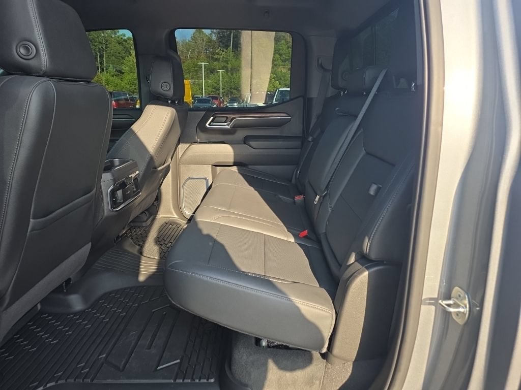 Used 2024 GMC Sierra 1500 SLT w/ SLT Convenience Package AWD/4WD image 11