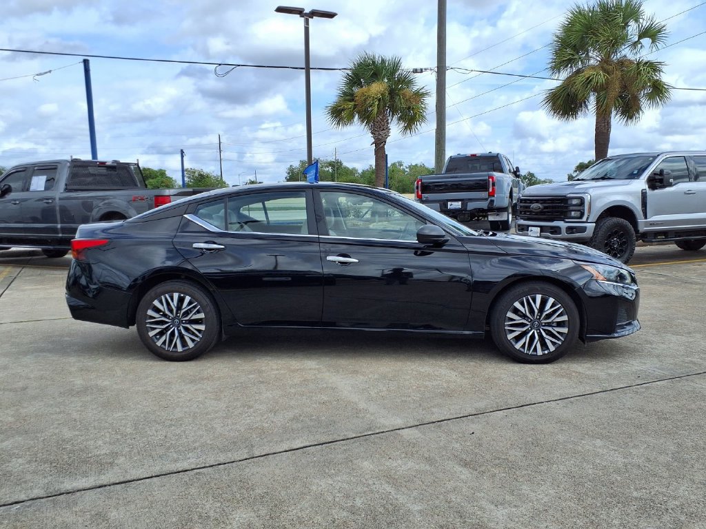 Used 2025 Nissan Altima 2.5 SV FWD image 8