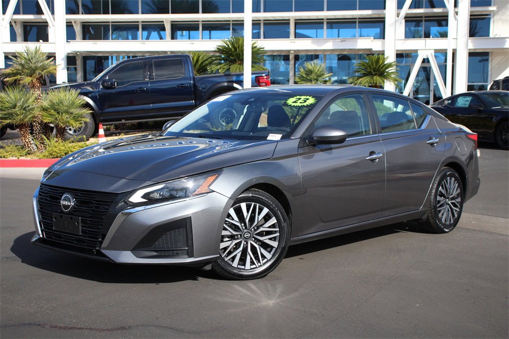Used 2023 Nissan Altima 2.5 SV image 1