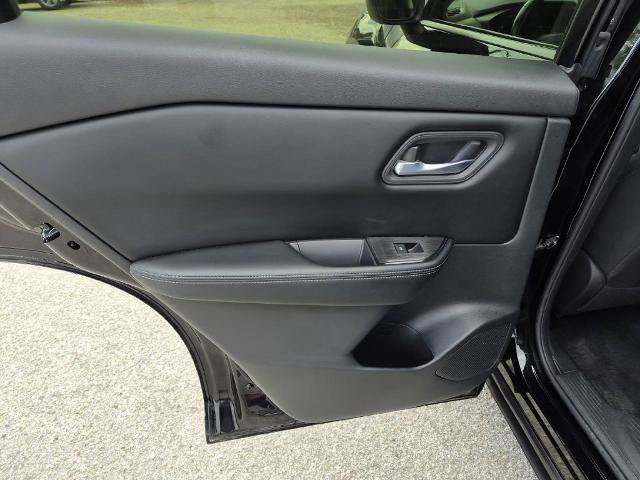 Used 2025 Nissan Rogue SV FWD image 14