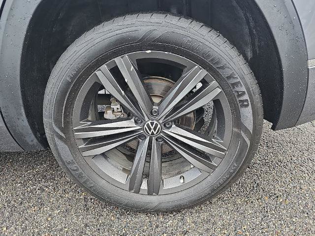 Used 2022 Volkswagen Atlas SEL R-Line AWD/4WD image 34