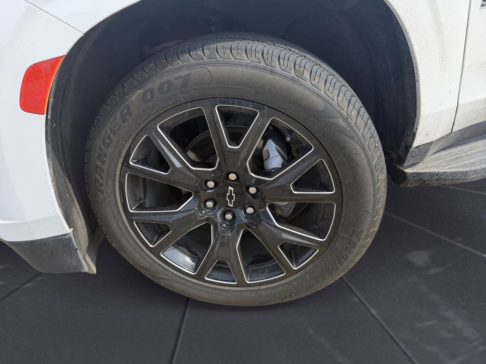 Used 2023 Chevrolet Suburban RST w/ Sport Performance Package AWD/4WD image 14