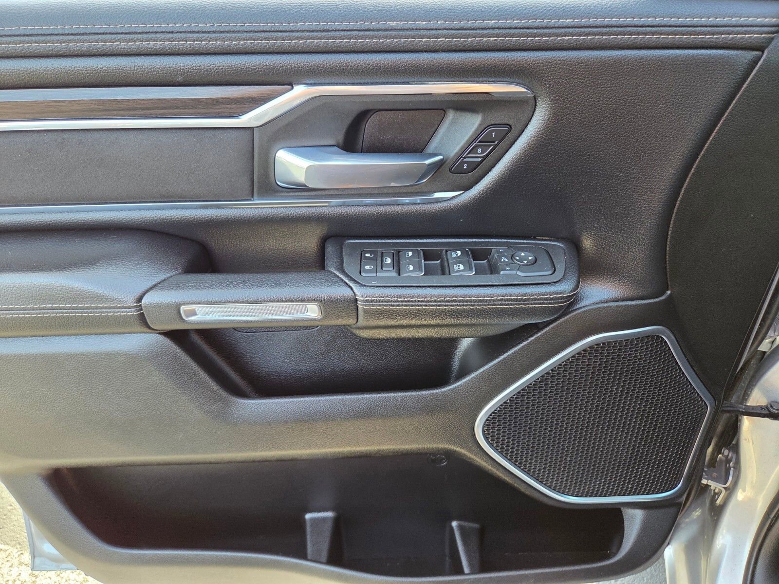 Used 2025 RAM 1500 Laramie image 17