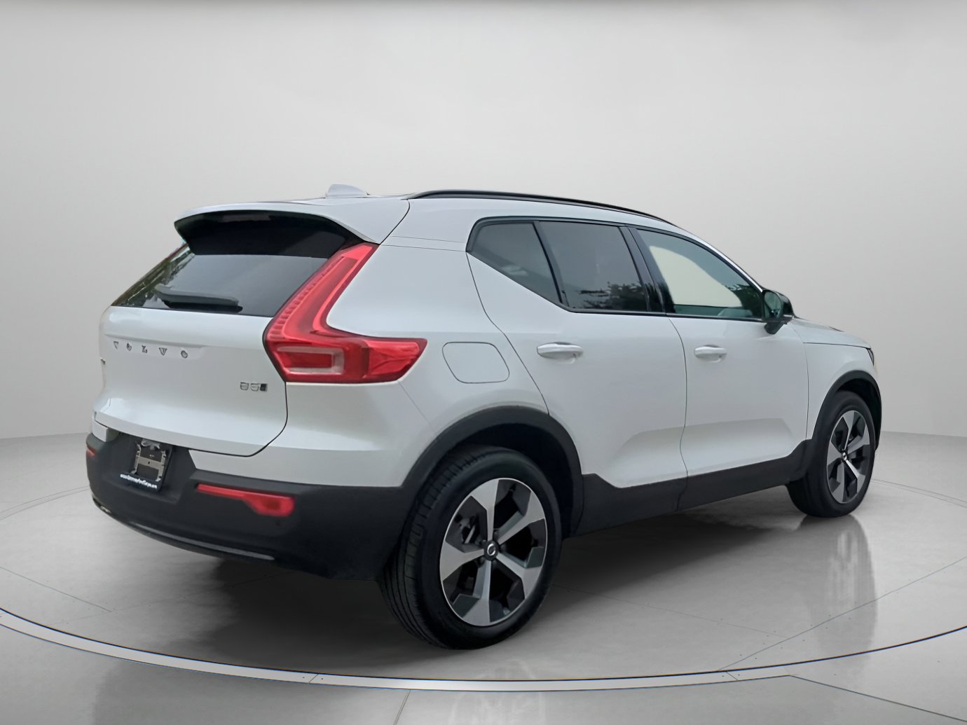 Used 2026 Volvo XC40 B5 Plus AWD/4WD image 28
