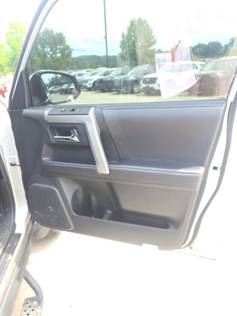 Used 2022 Toyota 4Runner SR5 AWD/4WD image 27