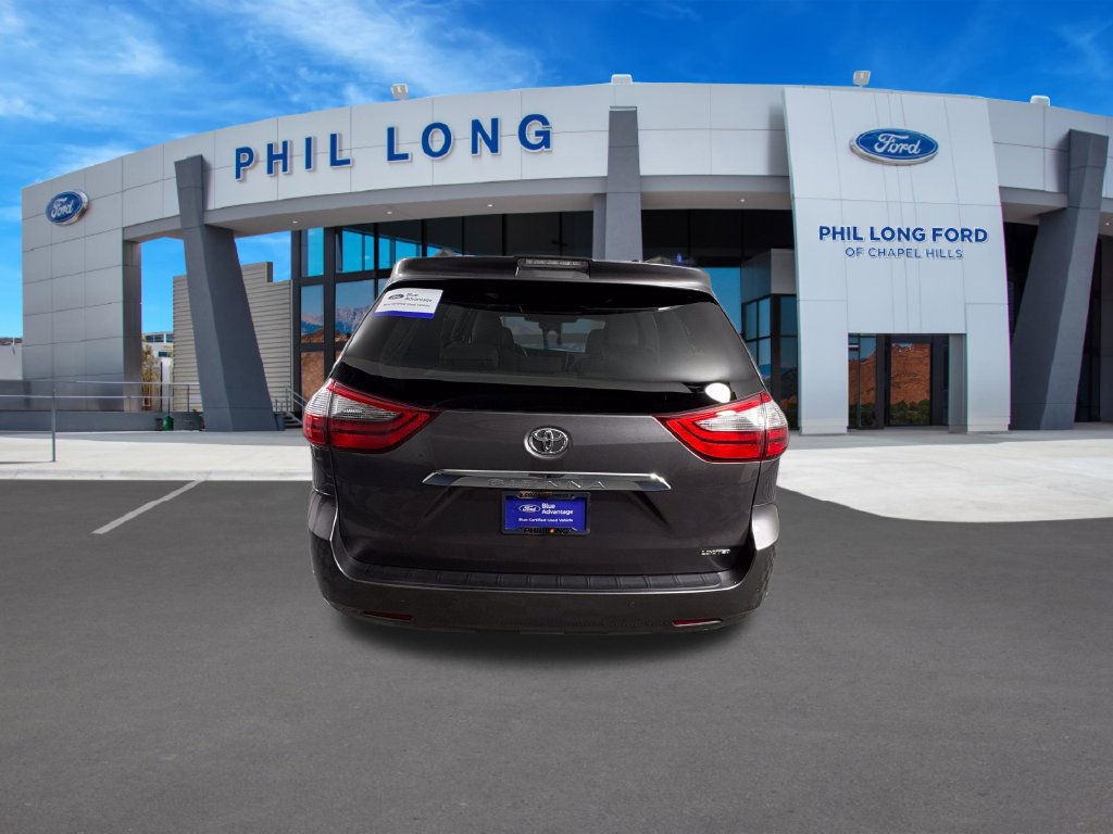 Used 2020 Toyota Sienna Limited Premium w/ Carpet Mat Package FWD image 4