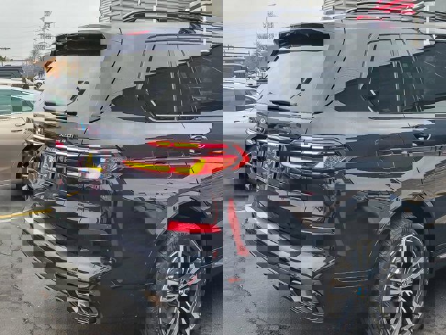 Used 2023 BMW X7 xDrive40i w/ Executive Package image 9