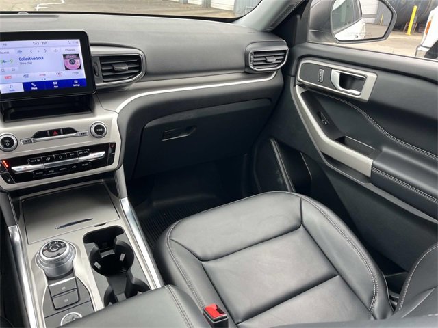 Certified 2022 Ford Explorer XLT w/ Equipment Group 202A image 15