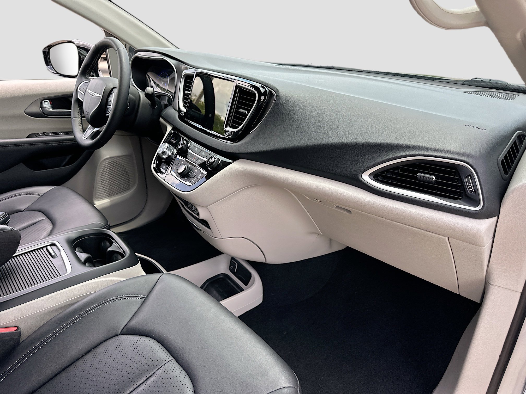 Used 2024 Chrysler Pacifica Touring-L FWD image 27