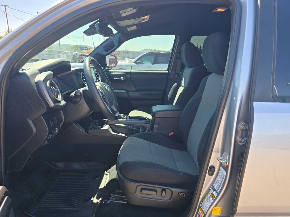 Used 2020 Toyota Tacoma TRD Sport w/ Technology Package AWD/4WD image 9